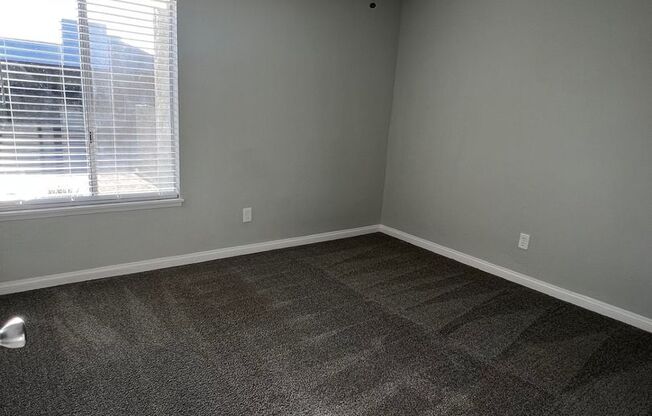 2 beds, 1 bath, 950 sqft, $1,515, Unit 37