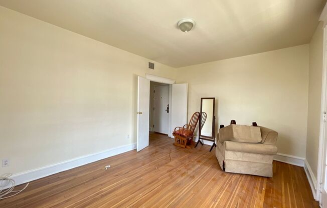 3 beds, 1 bath, 1,400 sqft, $1,550, Unit 210-F48