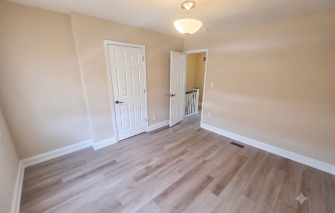 ⭐⭐⭐ UPDATED COZY 3 BEDROOMS AND 1.5 BATH HOME LOCATED IN NORTHEAST/LAWNCREST!!! ⭐⭐⭐