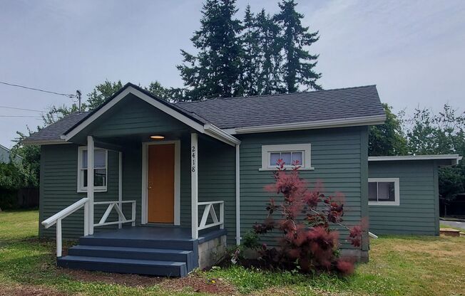 2 Bedroom, 1 Bathroom Home with a Den for Rent!