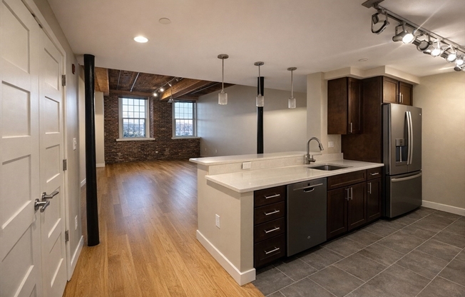 1 bed, 1 bath, 1,040 sqft, $2,400, Unit 142