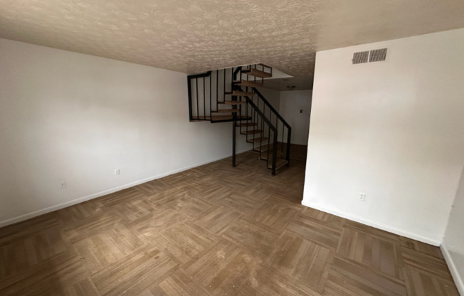 1 10 JOLLY AVE APTS
