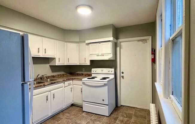 3 beds, 1 bath, 1,304 sqft, $1,450, Unit #1