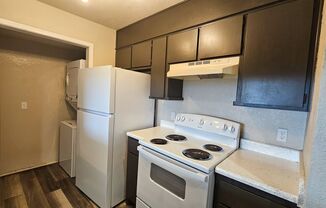 2 beds, 1 bath, 700 sqft, $850, Unit 230 D