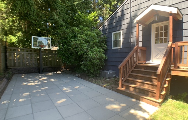 3829 NE 95 ST