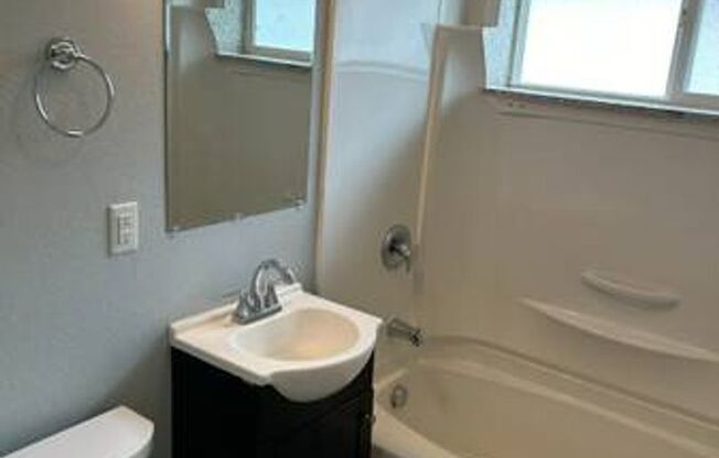 1 bed, 1 bath, 566 sqft, $1,050, Unit Tiff1831