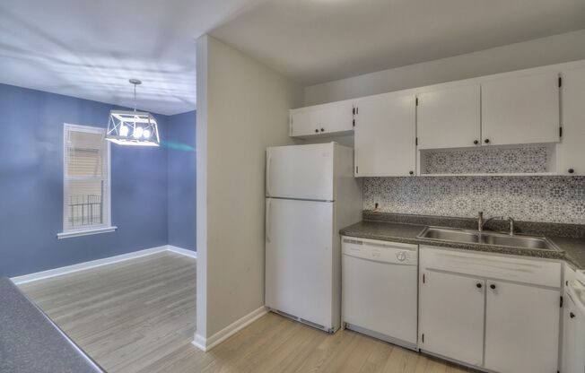 2 beds, 1 bath, $1,295, Unit # B 33