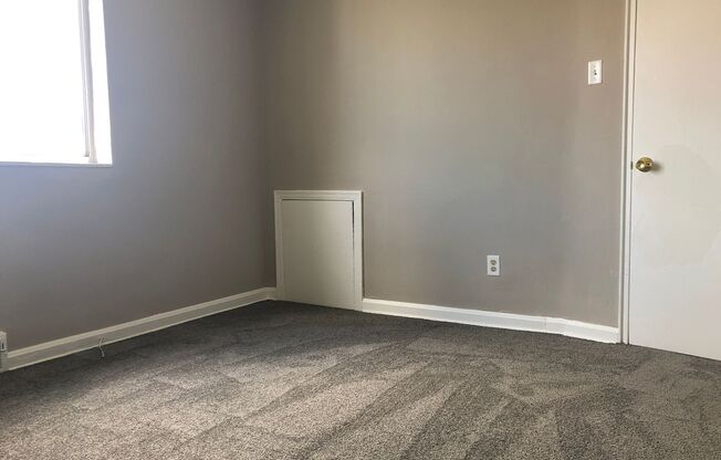 3 beds, 1 bath, 1,500 sqft, $1,325, Unit 1613-00