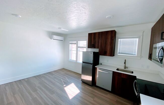 Studio, 1 bath, 285 sqft, $999, Unit 09