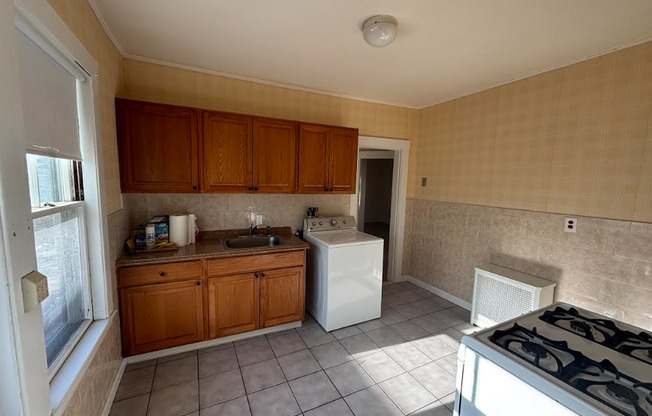 96 W ADAMS ST
