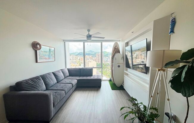 Symphony Honolulu - 2 Bedroom, 2 Bathroom, 2 Parking!