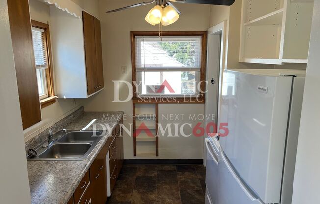 4+BD/2 BATH HOUSE NEAR AUGUSTANA & USF with Garage