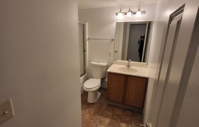 1 bed, 1 bath, 850 sqft, $1,050, Unit 8-802