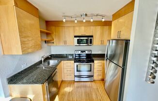 Gorgeous 2bd/2bath Downtown Condo - With Free Laundry!! RESERVED PARKING!