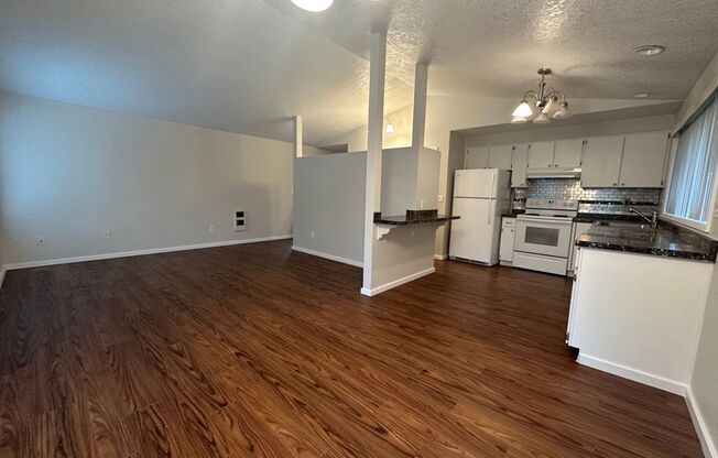 2 beds, 1 bath, $1,800, Unit 7167