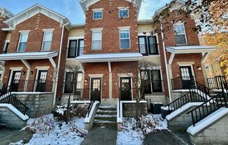 Beautiful 2 Bedroom 2 Bathroom Townhome in Broad Ripple!!