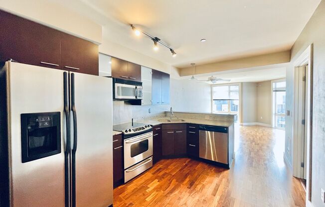 Stunning Top Floor Condo on Denny Way with Views of Puget Sound, Cascades & City Skyline - Seattle