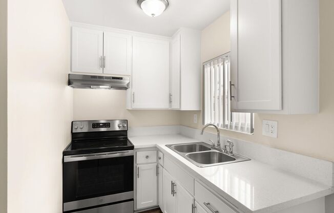 8123 - Sepulveda Apartments