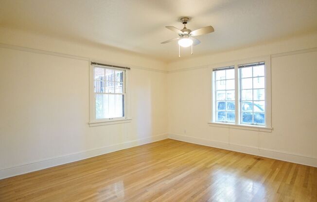 Gorgeous Corner 1-Bed with Built-ins in Coveted NW Location!