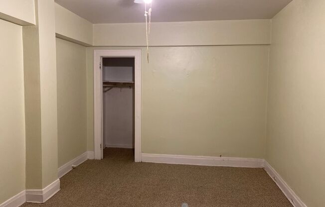 3 beds, 1.5 baths, $2,100, Unit 905 Maryland Apt 2