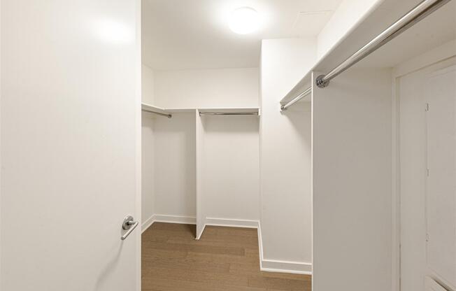 Studio, 1 bath, 453 sqft, $4,456, Unit 4E