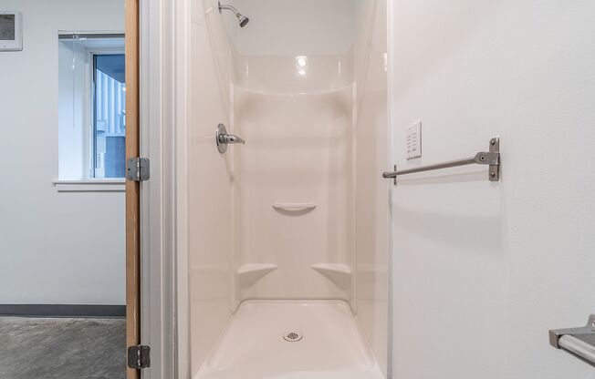 Studio, 1 bath, 160 sqft, $875