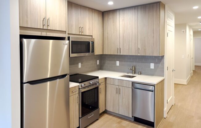 1 bed, 1 bath, $3,500, Unit 212