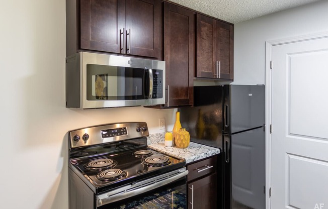Stainless Steel Appliances Available at Timber Glen Apartments, Batavia
