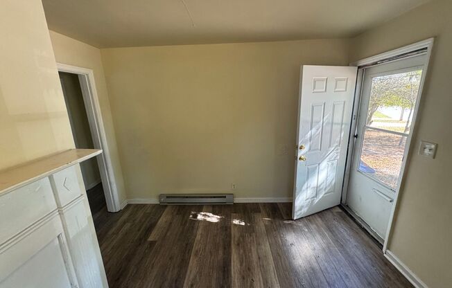 2 beds, 1 bath, $695