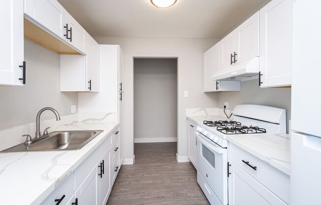 1 bed, 1 bath, 575 sqft, $1,275, Unit 43