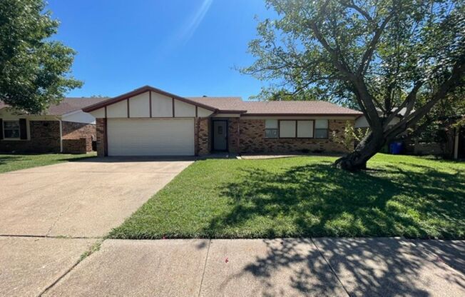 7536 Meadowlark Lane N, Watauga, Texas 76148