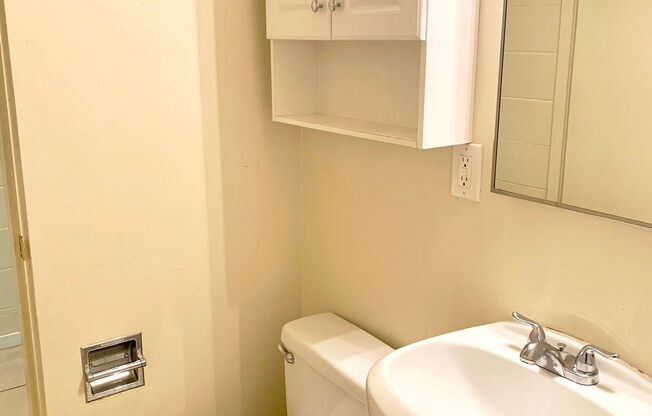 Studio, 1 bath, 302 sqft, $1,100, Unit 104