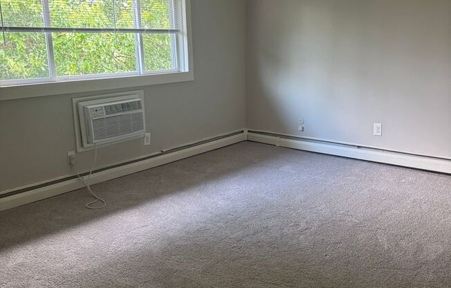 2 beds, 1 bath, 685 sqft, $1,490, Unit C11