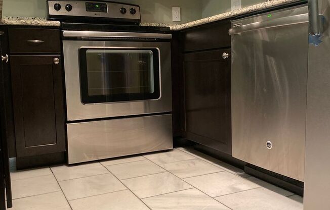 Updated 1BR Condo at Evian Towers | In-Unit Laundry, City Views, Walk to UTK