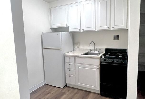 Studio, 1 bath, 320 sqft, $800, Unit # 516