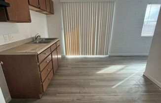 2 beds, 1 bath, 900 sqft, $1,200, Unit 10