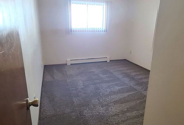 2 beds, 1 bath, 900 sqft, $770, Unit 5