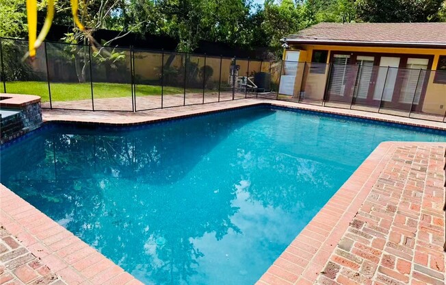 2500 Benedict Canyon Dr