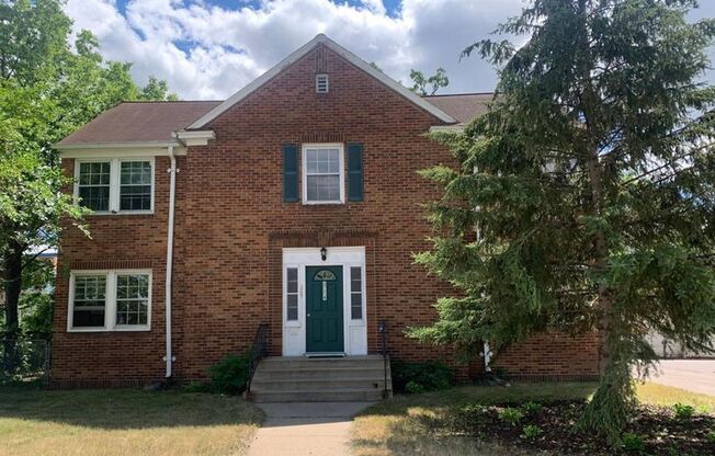 1bd/1ba Condo near UofM and Dinkytown w/ 1 car garage!
