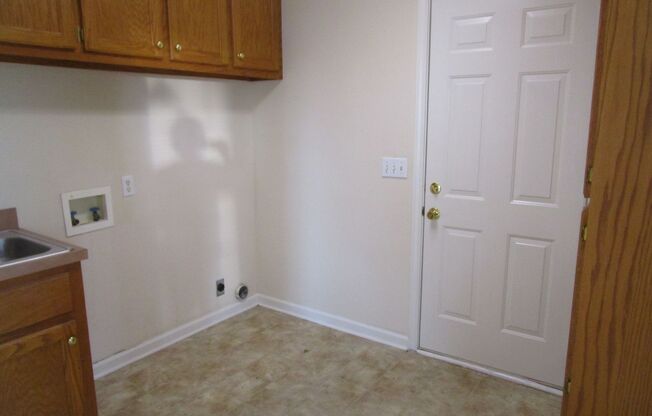 3 beds, 2 baths, $1,650