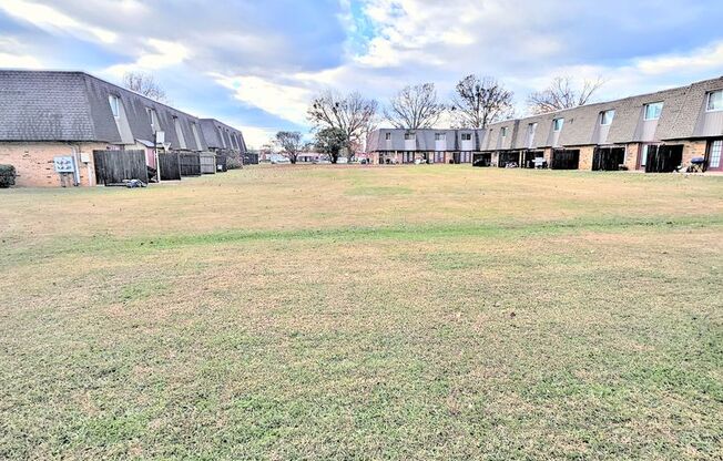 3 beds, 2.5 baths, 1,403 sqft, $1,295, Unit 10F