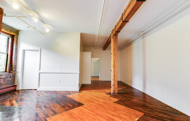 2 beds, 1 bath, 1,100 sqft, $4,400, Unit E214