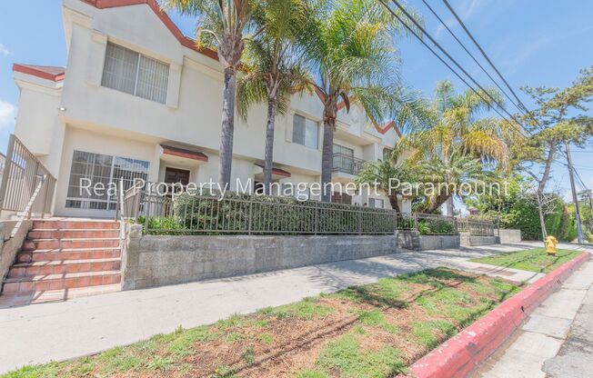 Stunning 2 Bedroom Townhouse in a Peaceful Neighborhood