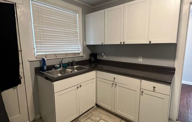 2 beds, 1 bath, $900