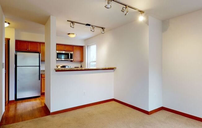 1 bed, 1 bath, 561 sqft, $1,822, Unit B403