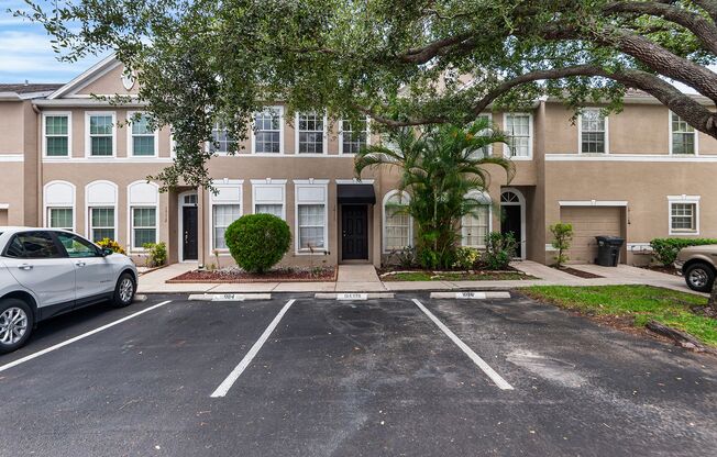 TAMPA TOWNHOME IN GATED COMMUNITY!