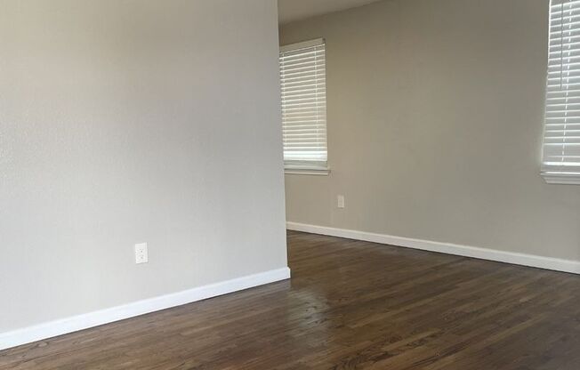 50% Deposit! Updated 2BR w/ Granite Counters, Wood Floors & Prime Location Near Shopping