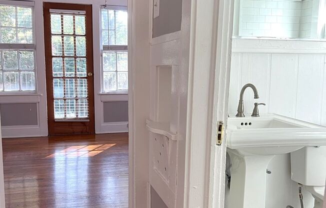 1 bed, 1 bath, 750 sqft, $1,850, Unit 873-6