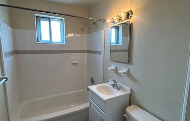 1 bed, 1 bath, 550 sqft, $1,250, Unit H09