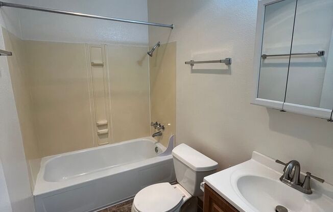 2 beds, 2 baths, 780 sqft, $1,255, Unit 29